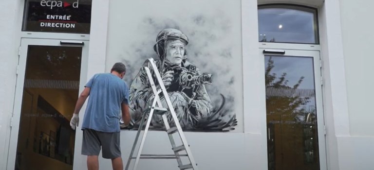 L’artiste C215 rend hommage aux photographes de guerre au fort d’Ivry-sur-Seine
