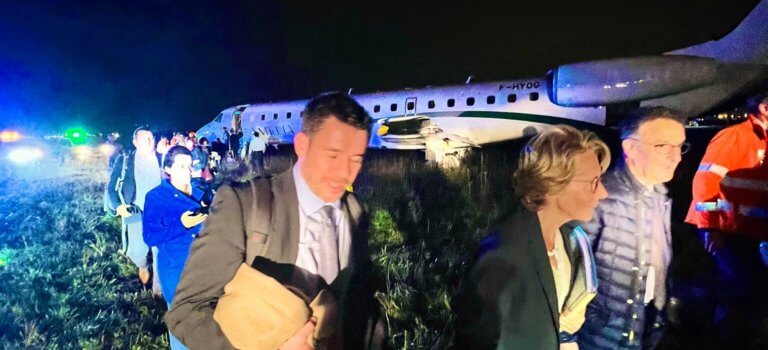 Orage à l’aéroport d’Orly : un avion avec une ministre à bord fait une sortie de piste