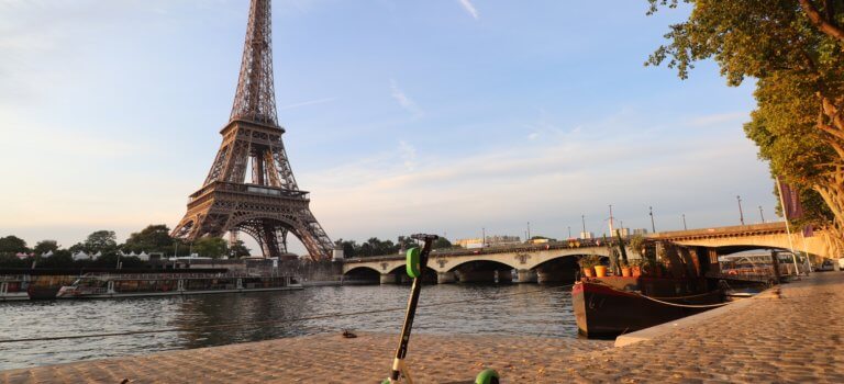 Pour ou contre les trottinettes en libre-service à Paris : les habitants voteront le 2 avril