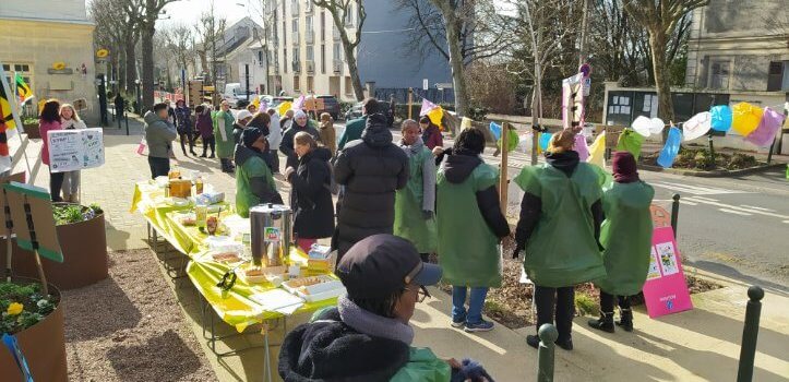 Boissy-Saint-Léger : les agents des écoles en grève contre le transport de lourdes poubelles