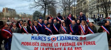 Retraites : les maires de gauche du Val-de-Marne ont fait banderole commune contre le 49.3