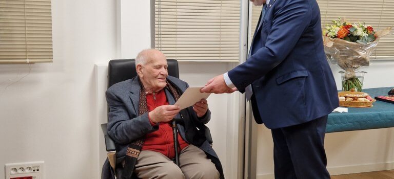 Toujours médecin à 102 ans : ce médecin de Chevilly-Larue s’interroge sur l’avenir du métier 
