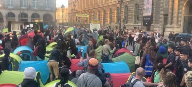 Paris : la police évacue les migrants installés place du Palais Royal