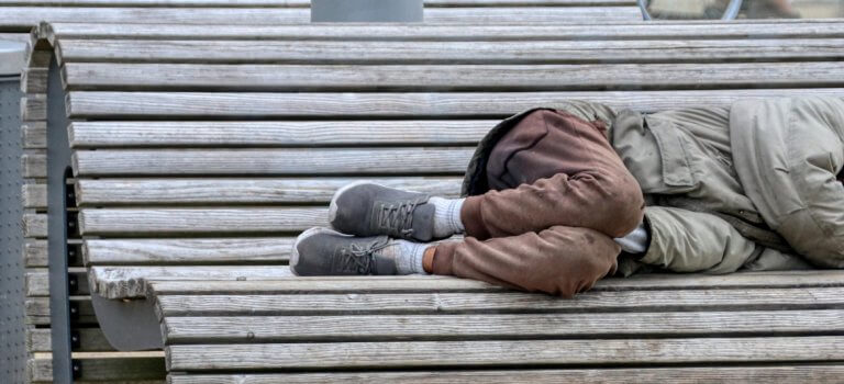 Ile-de-France : la dramatique situation des sans-abri en souffrance psychique