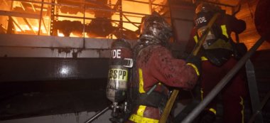 Incendie dans un entrepôt à Saint-Denis