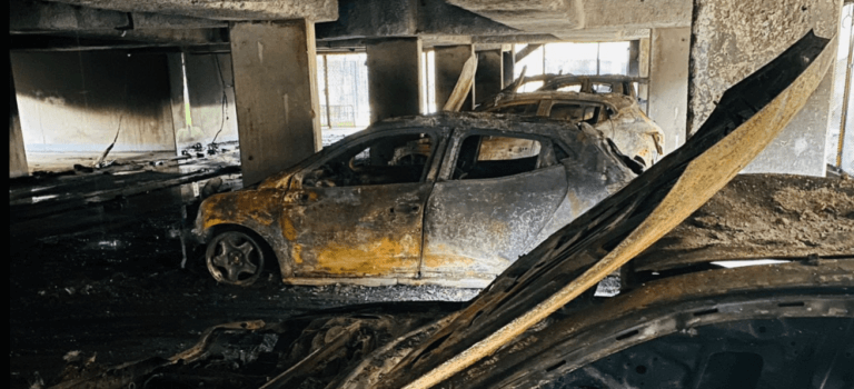 Villeneuve-Saint-Georges : choqués par l’incendie de leur HLM, des résidents en quête de réponses