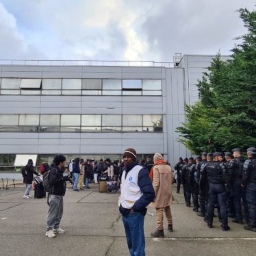 Vitry-sur-Seine : évacuation des 450 migrants du squat de la Zac Seine Gare