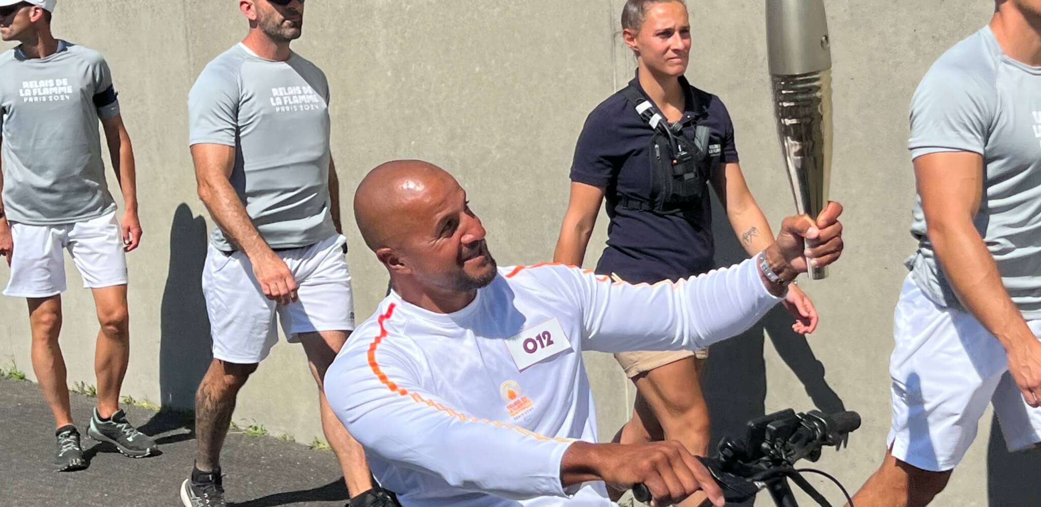 Grosse ambiance pour le passage de la flamme paralympique à Valenton