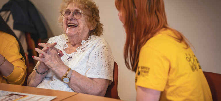 Le Service Civique Solidarité Seniors cherche 80 jeunes volontaires en Val-de-Marne