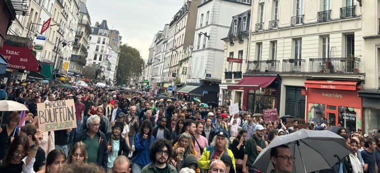 De Paris à Marseille : la gauche a manifesté sa colère après la nomination d’un Premier ministre LR