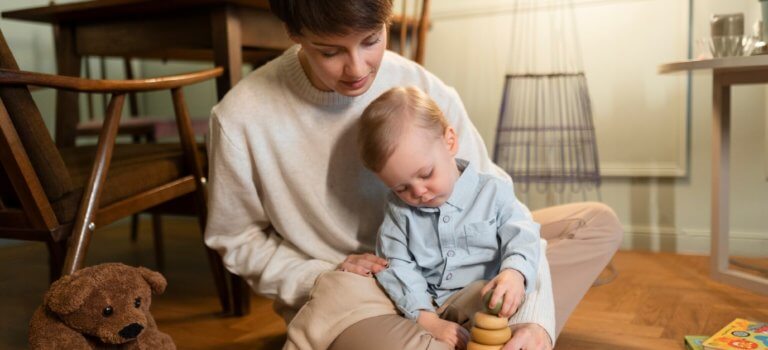 La ville de Paris propose une carte de famille monoparentale pour faciliter les démarches