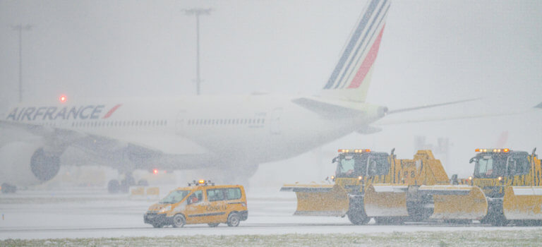 Trafic perturbé en raison de la neige dans les aéroports de Roissy et Orly