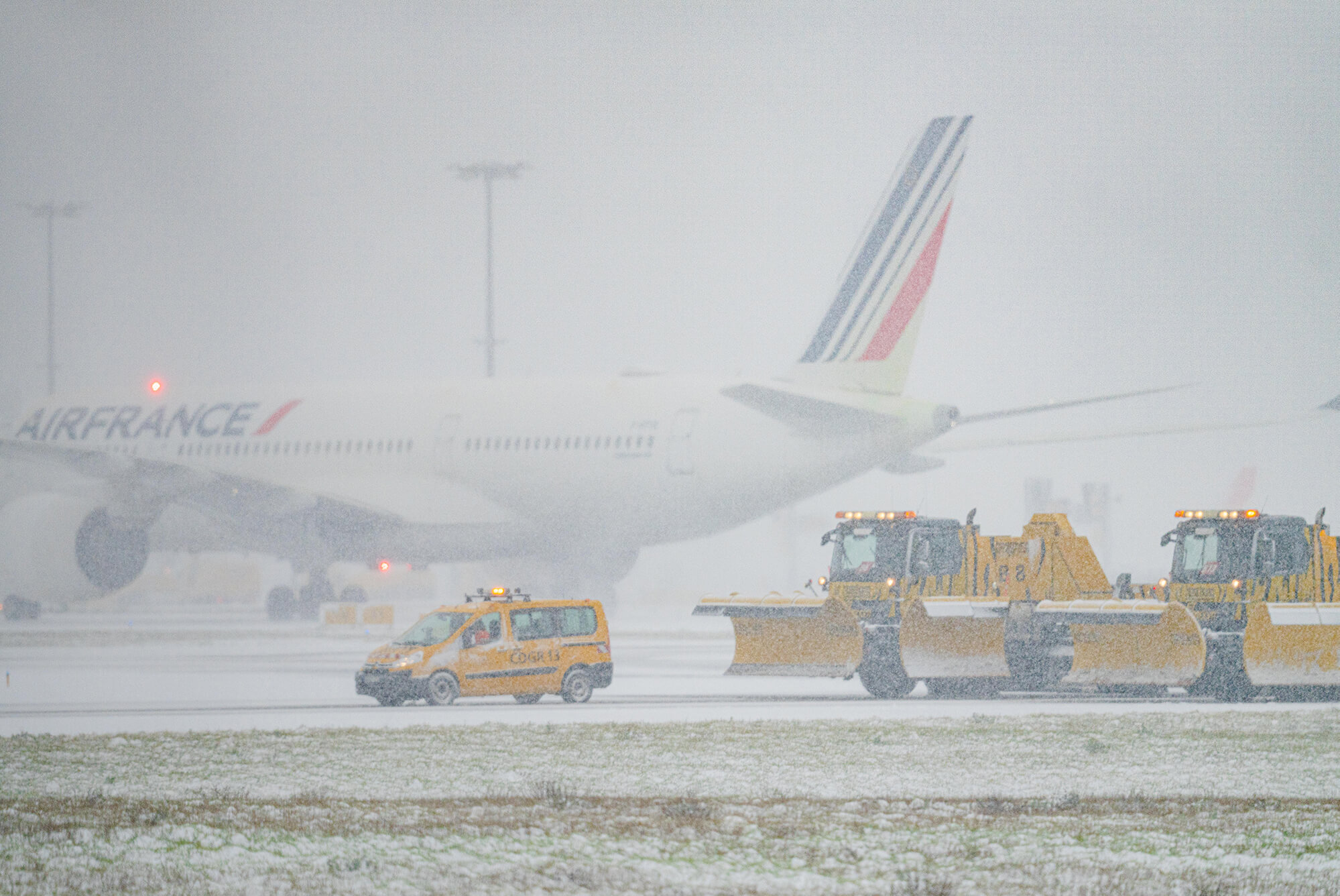 Trafic perturbé en raison de la neige dans les aéroports de Roissy et Orly