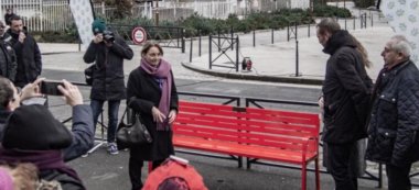 À Fontenay-sous-Bois, un banc rouge en hommage aux victimes de féminicides