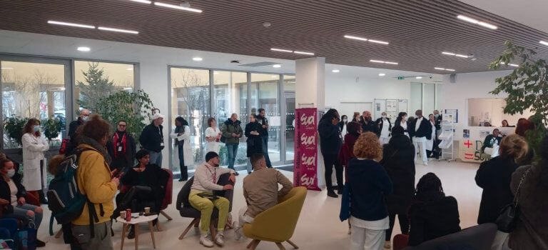 “Il y a des gens qui n’ont des douches qu’une fois par mois” À Limeil-Brévannes, les agents de l’hôpital gériatrique dénoncent un manque de personnel au détriment des patients